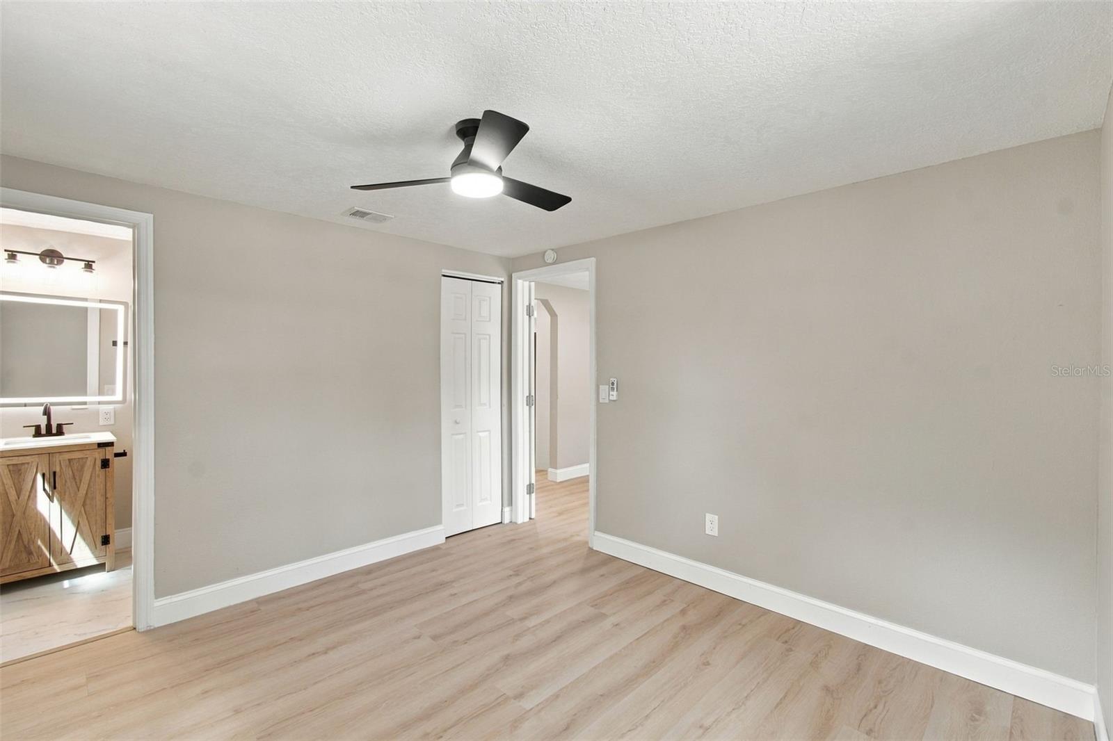 802 WALNUT DR — photo 23