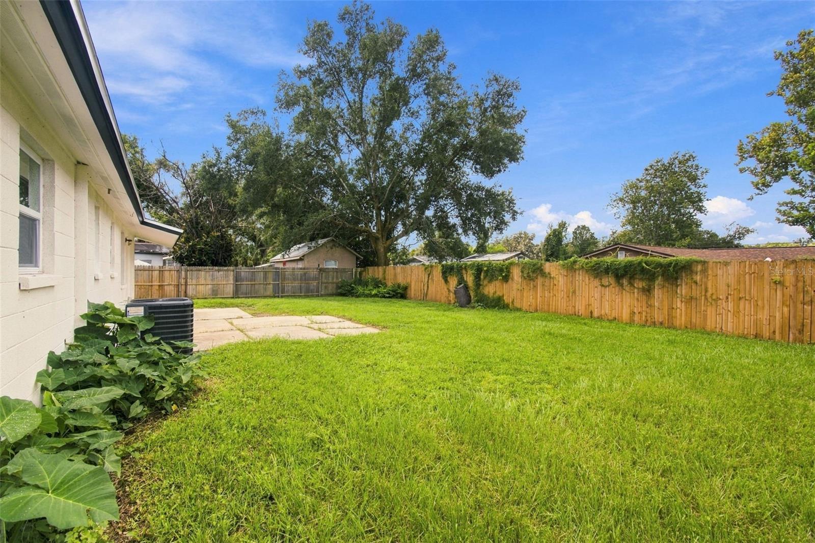 802 WALNUT DR — photo 37