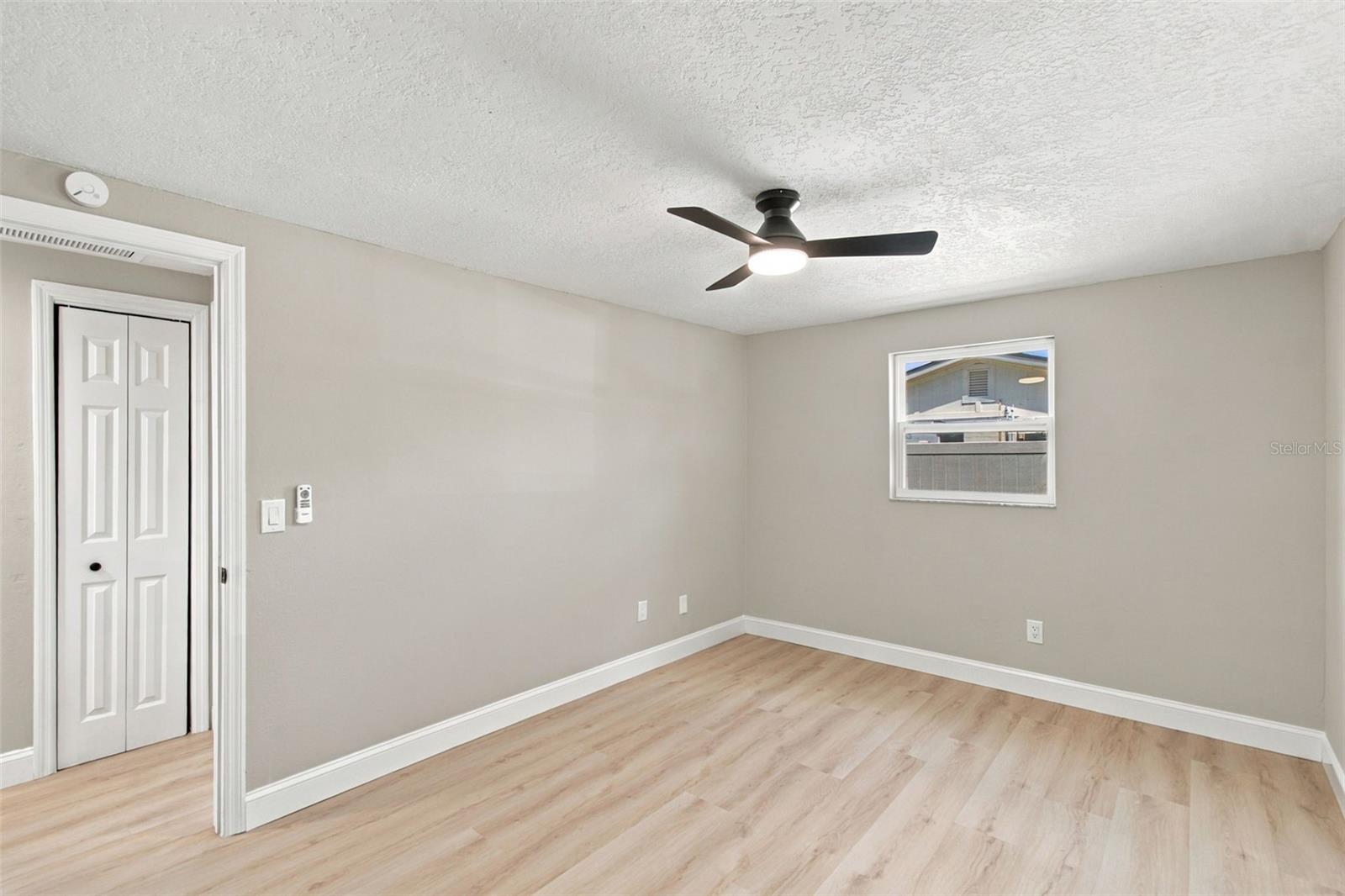 802 WALNUT DR — photo 28