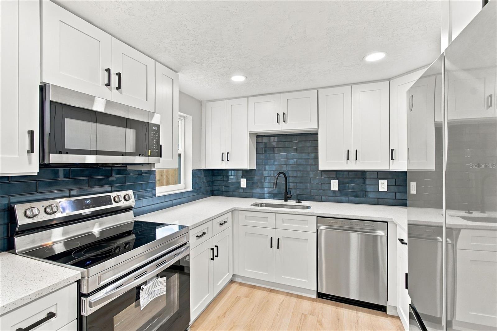 802 WALNUT DR — photo 16