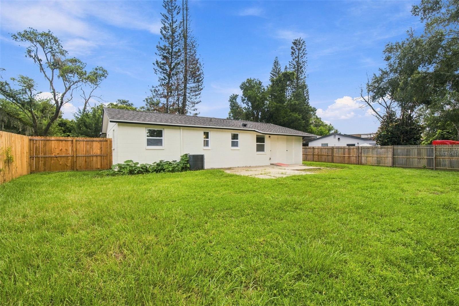 802 WALNUT DR — photo 36