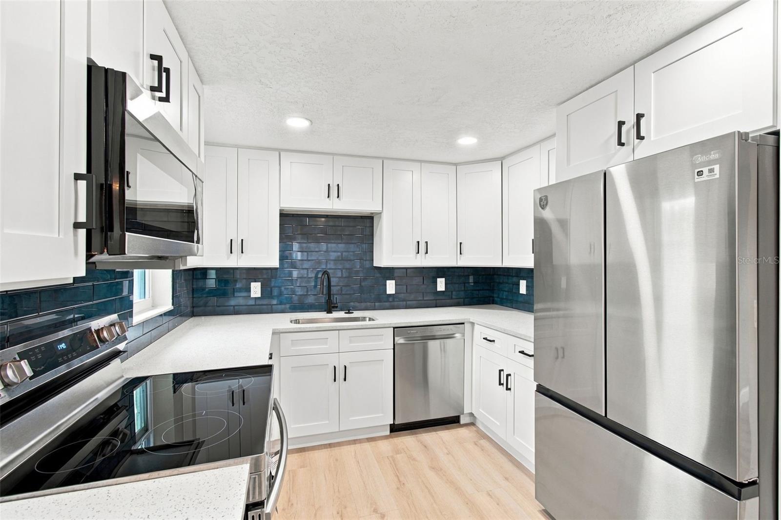 802 WALNUT DR — photo 14