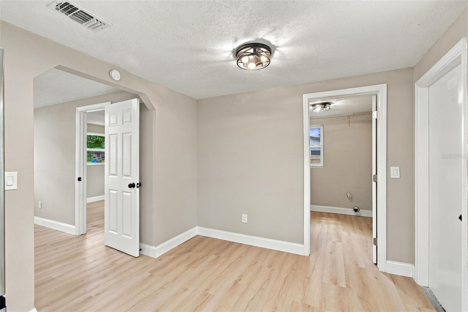 802 WALNUT DR — photo 20
