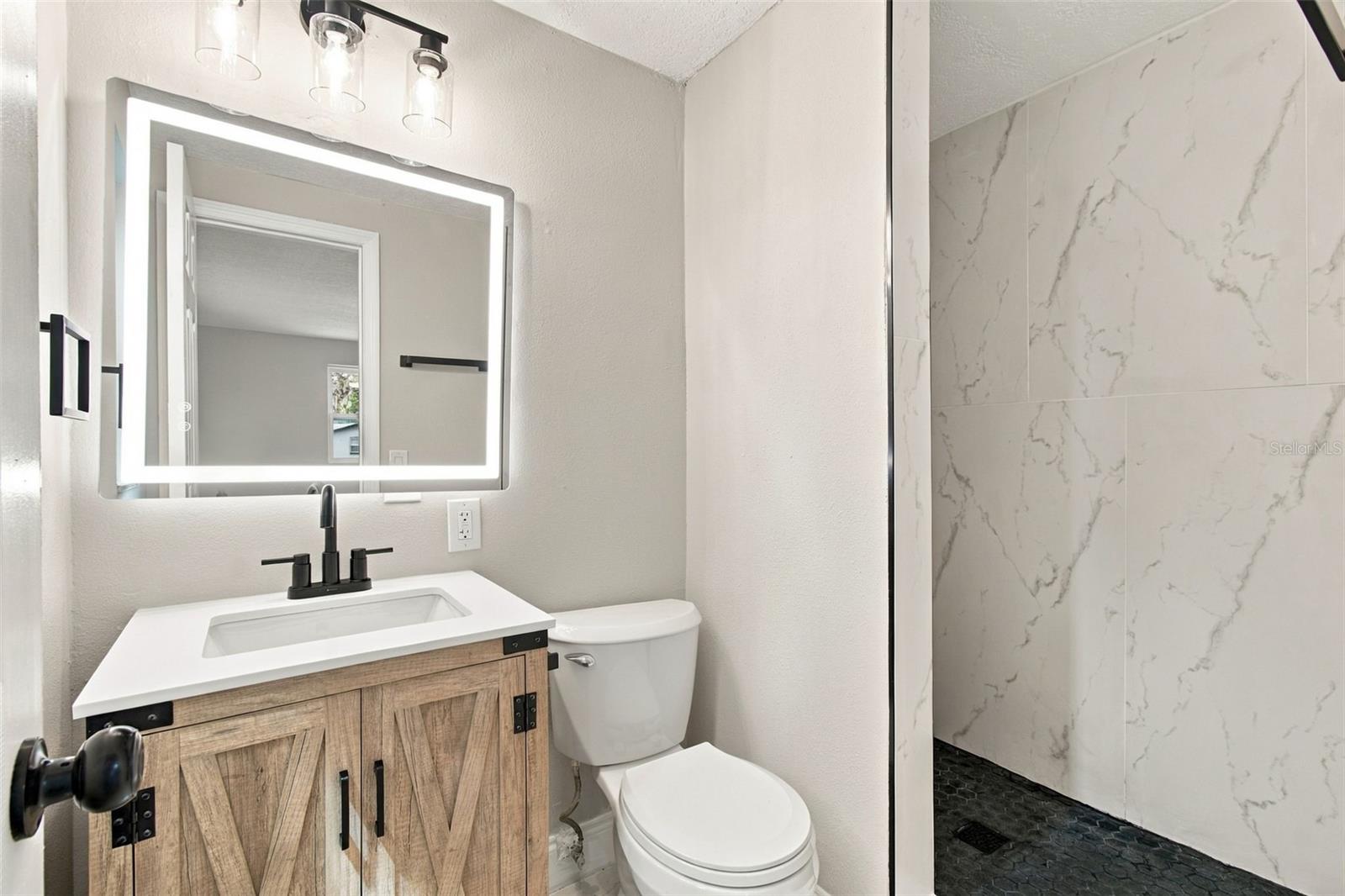 802 WALNUT DR — photo 25
