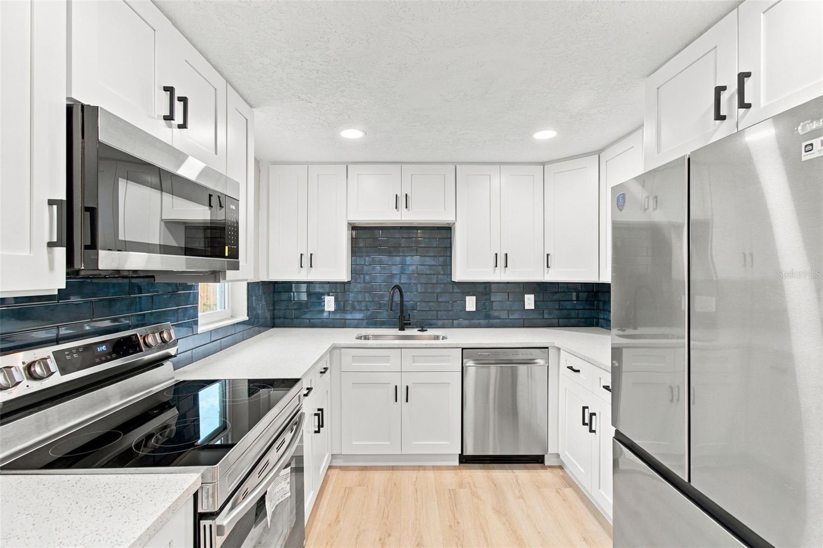802 WALNUT DR — photo 15