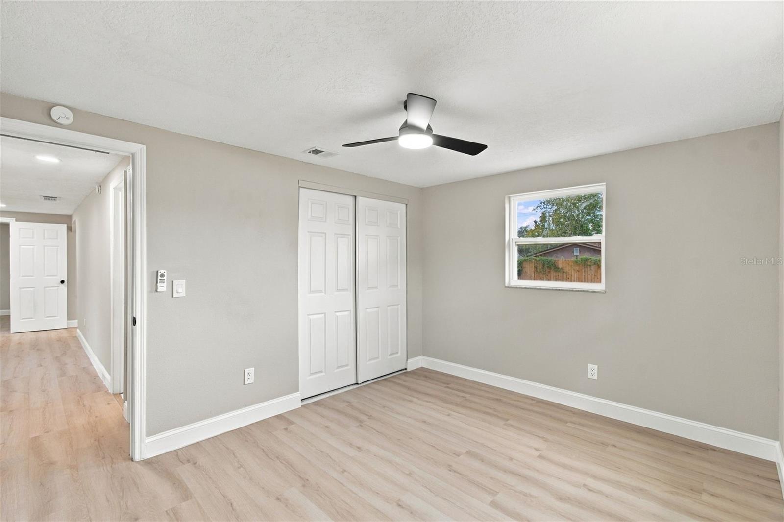 802 WALNUT DR — photo 24