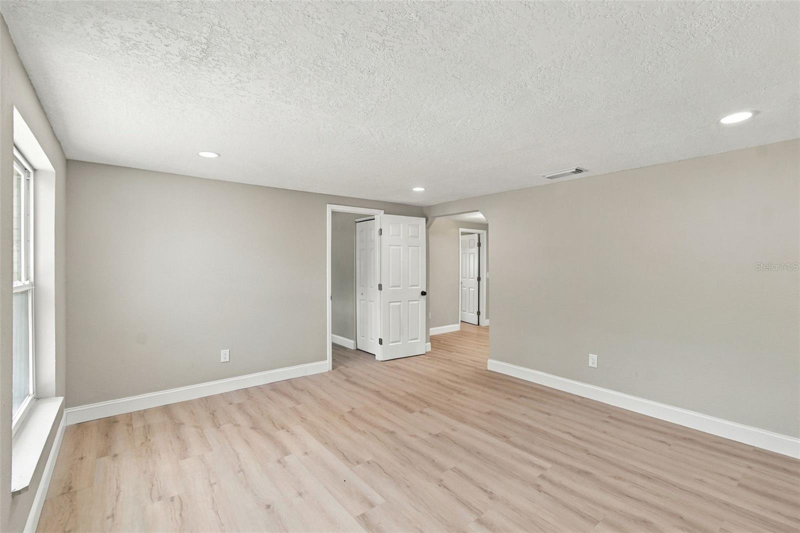 802 WALNUT DR — photo 7