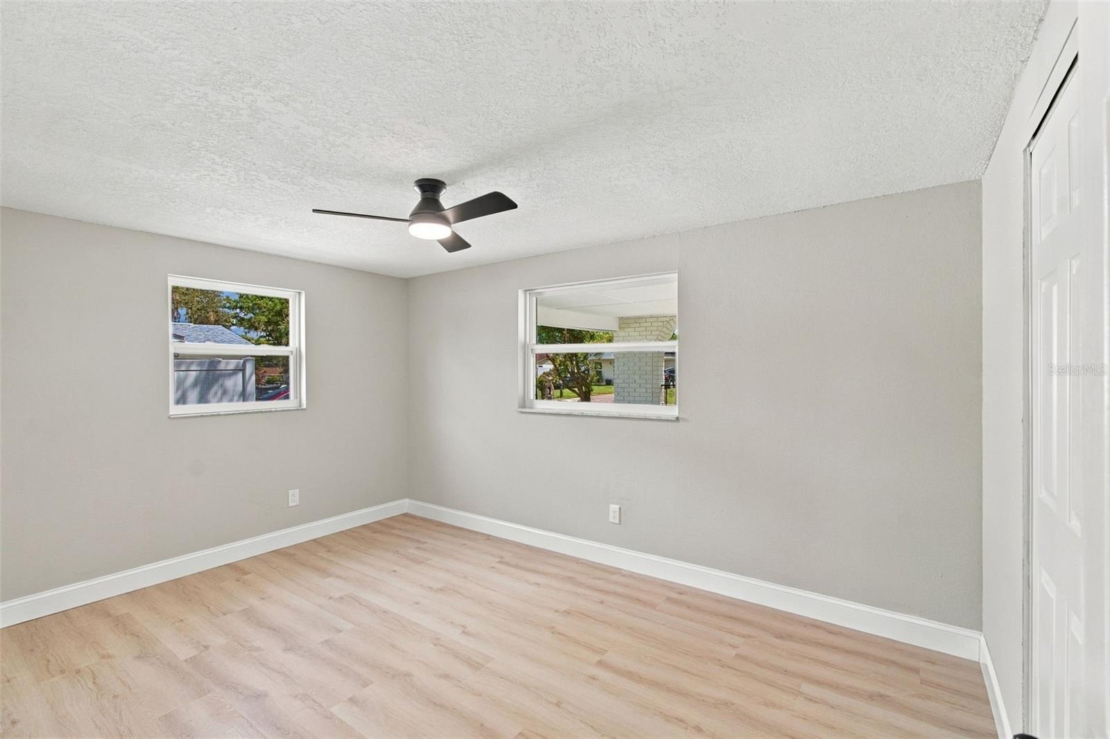 802 WALNUT DR — photo 27