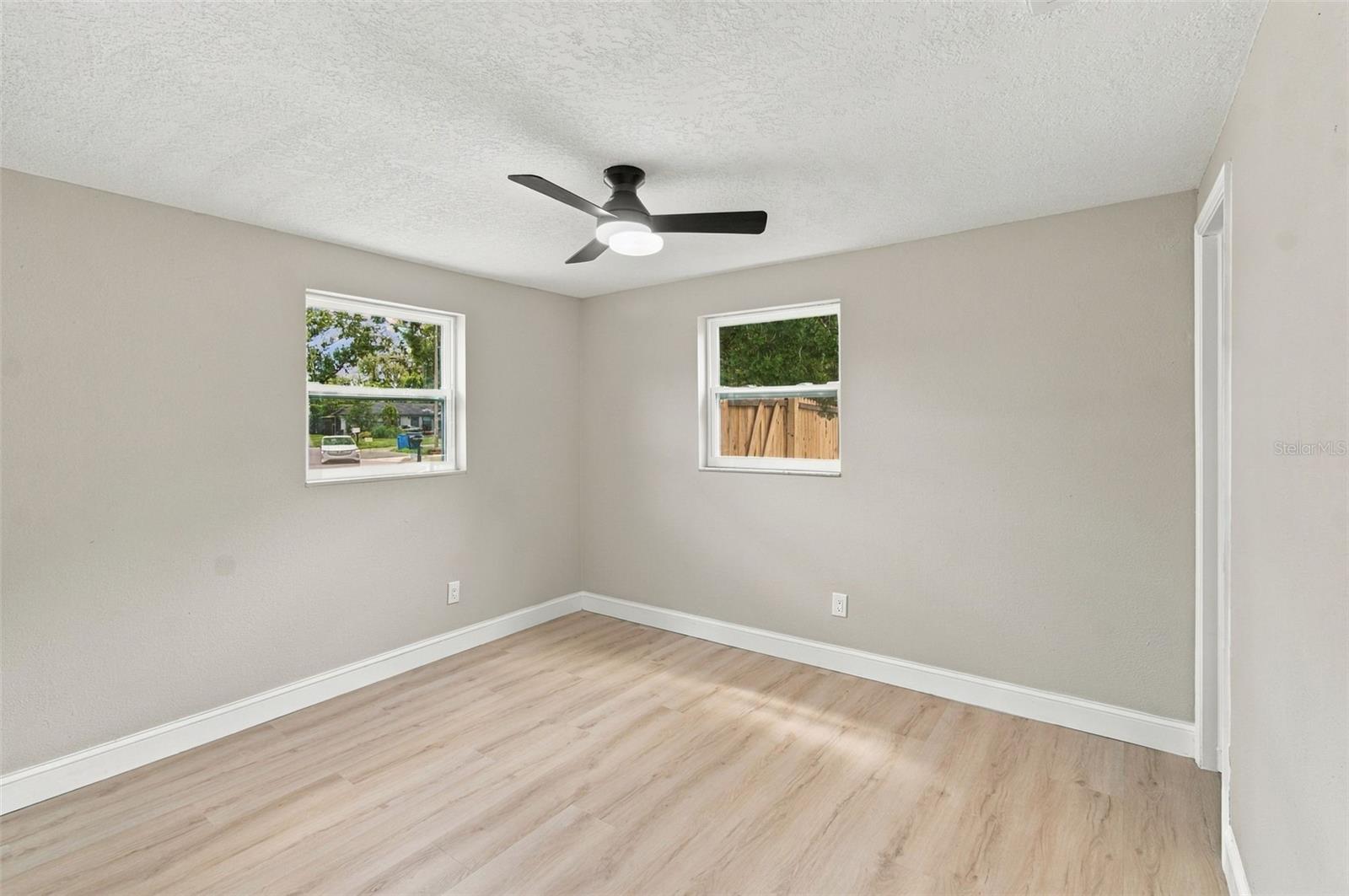 802 WALNUT DR — photo 31