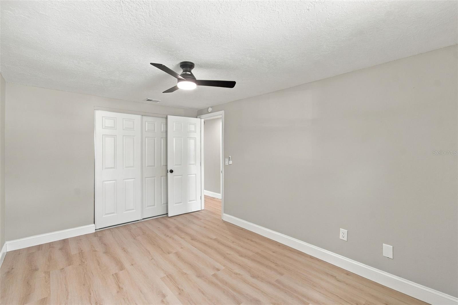 802 WALNUT DR — photo 32