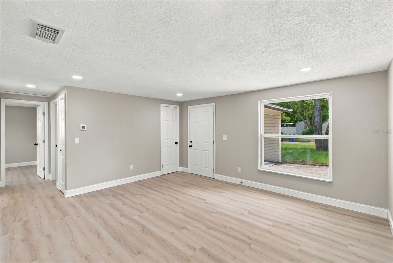 802 WALNUT DR — photo 9