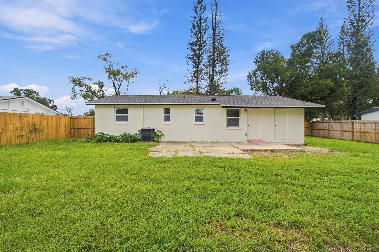 802 WALNUT DR — photo 35