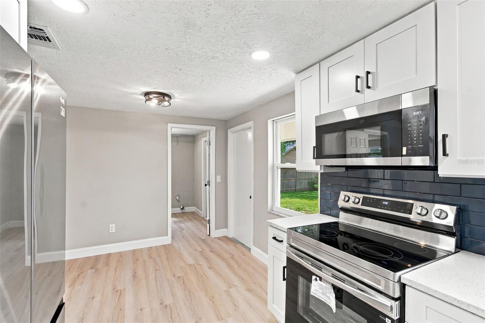 802 WALNUT DR — photo 19