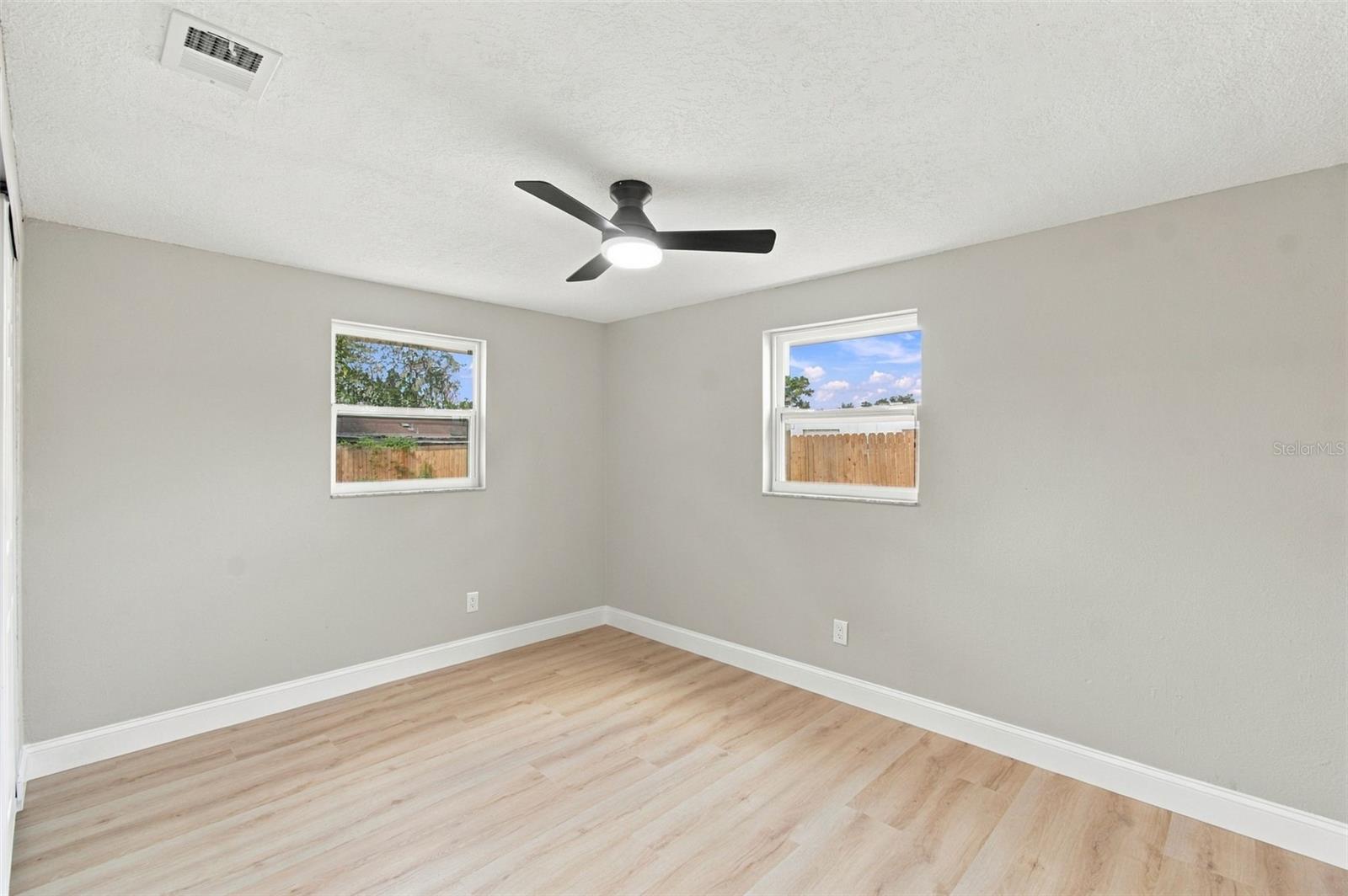 802 WALNUT DR — photo 22