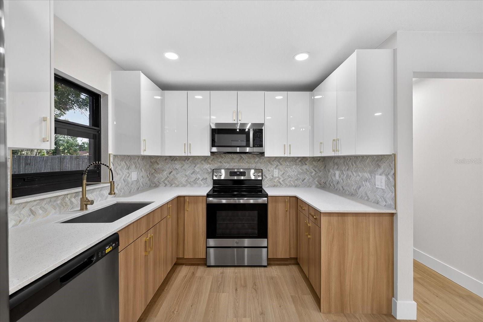 6107 COLE DR — photo 32