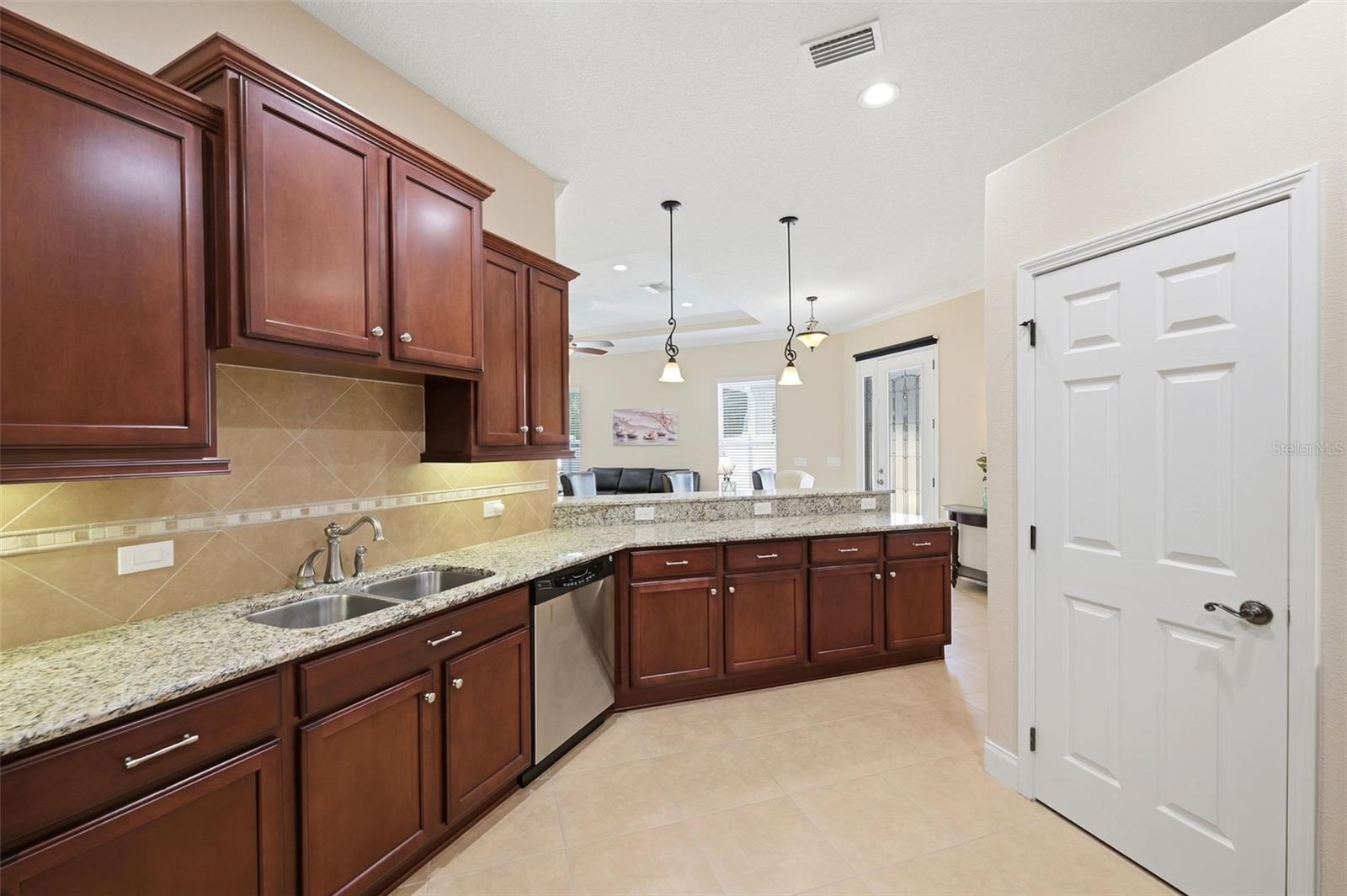 2901 DEVONOAK BLVD — photo 5