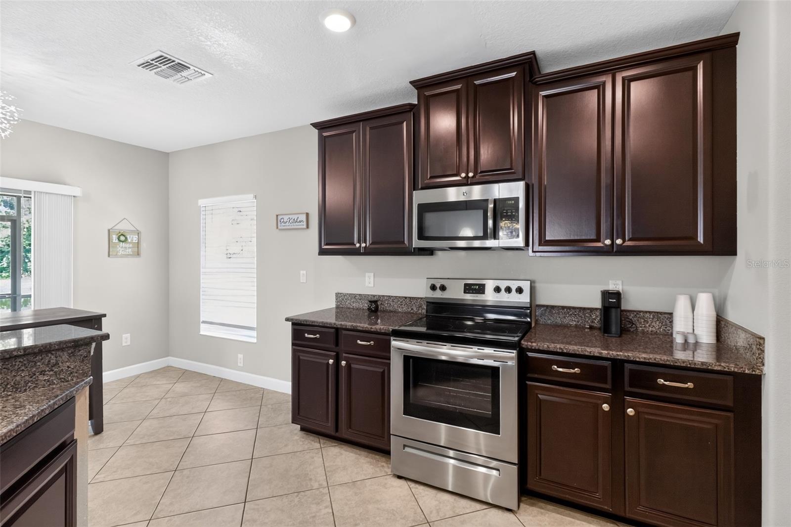 1677 LUDINGTON AVE — photo 4