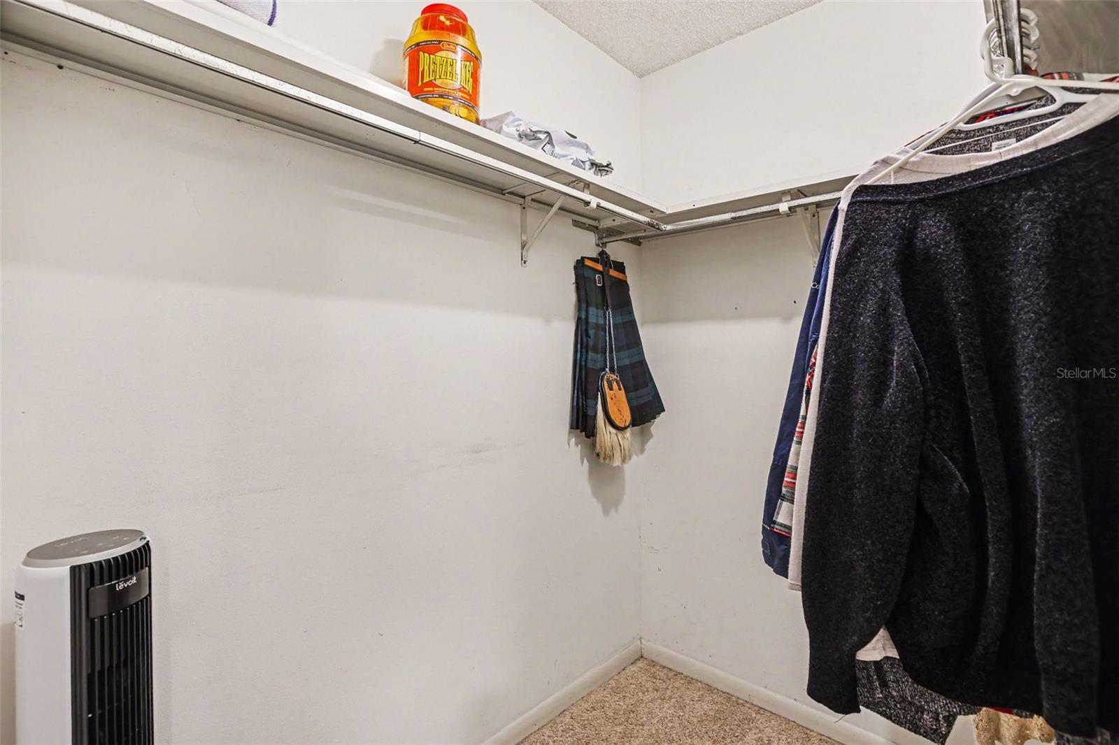 385 CLUB MANOR DR — photo 18