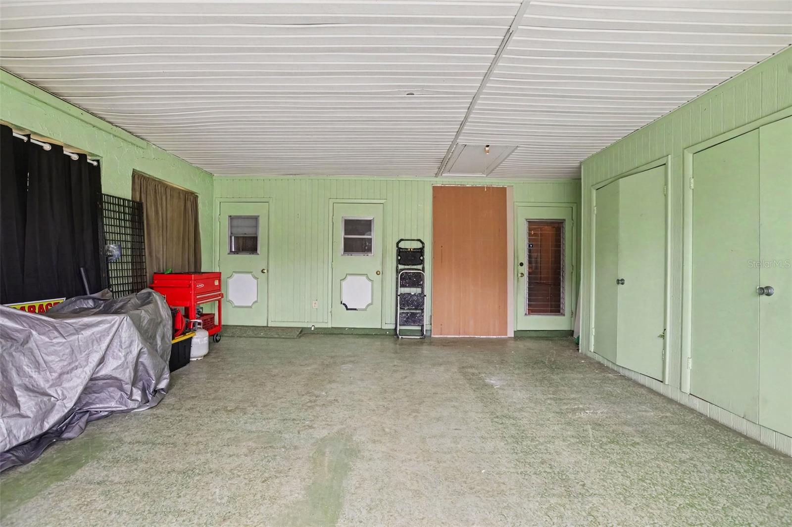 385 CLUB MANOR DR — photo 23