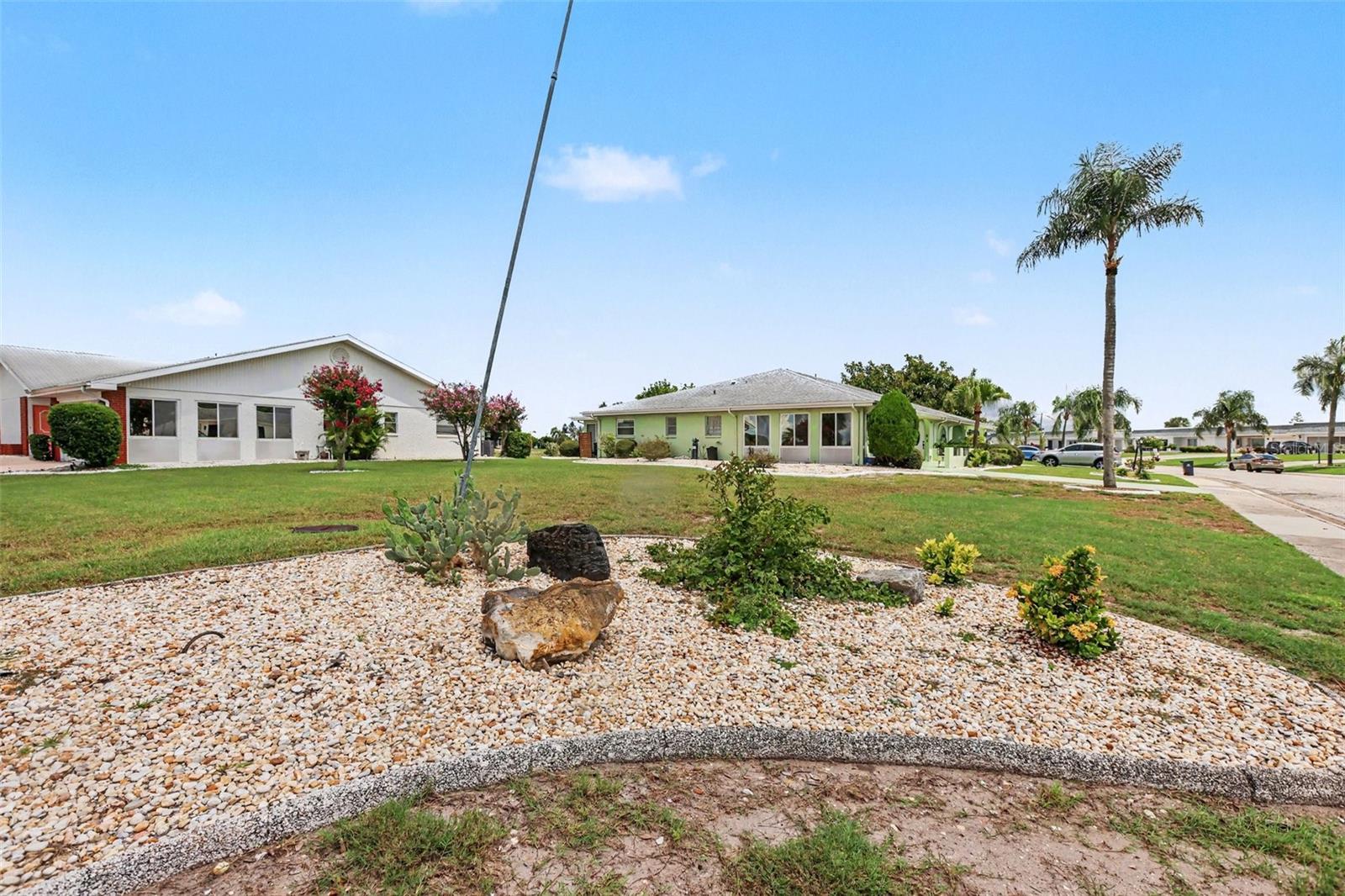 385 CLUB MANOR DR — photo 25