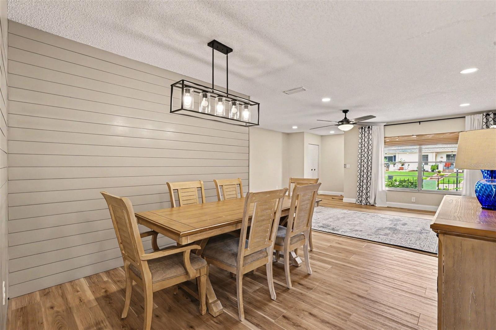 385 CLUB MANOR DR — photo 11