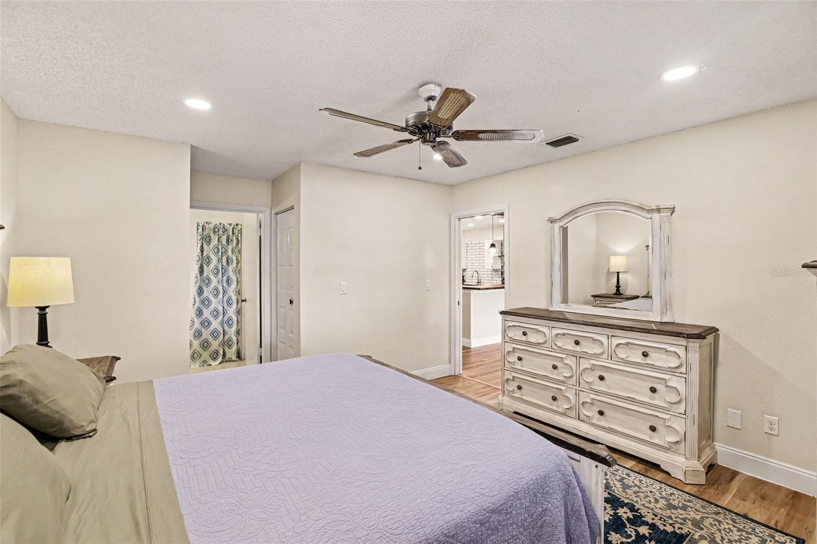 385 CLUB MANOR DR — photo 16