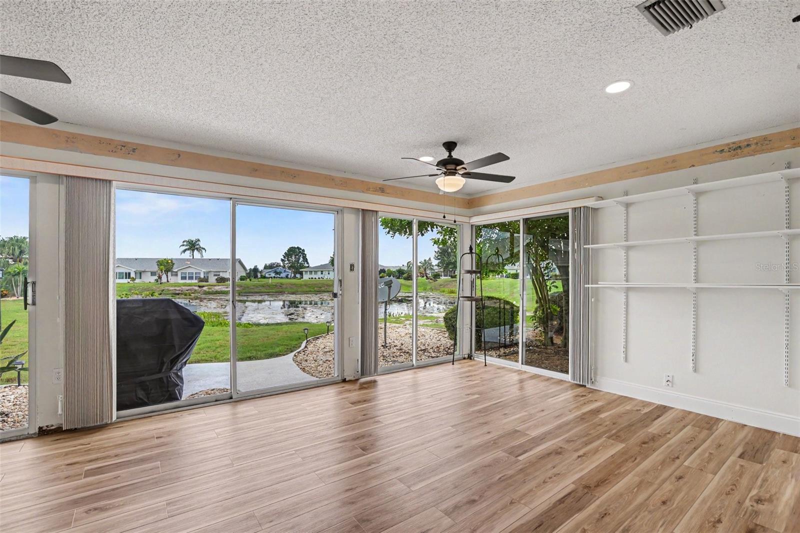 385 CLUB MANOR DR — photo 4