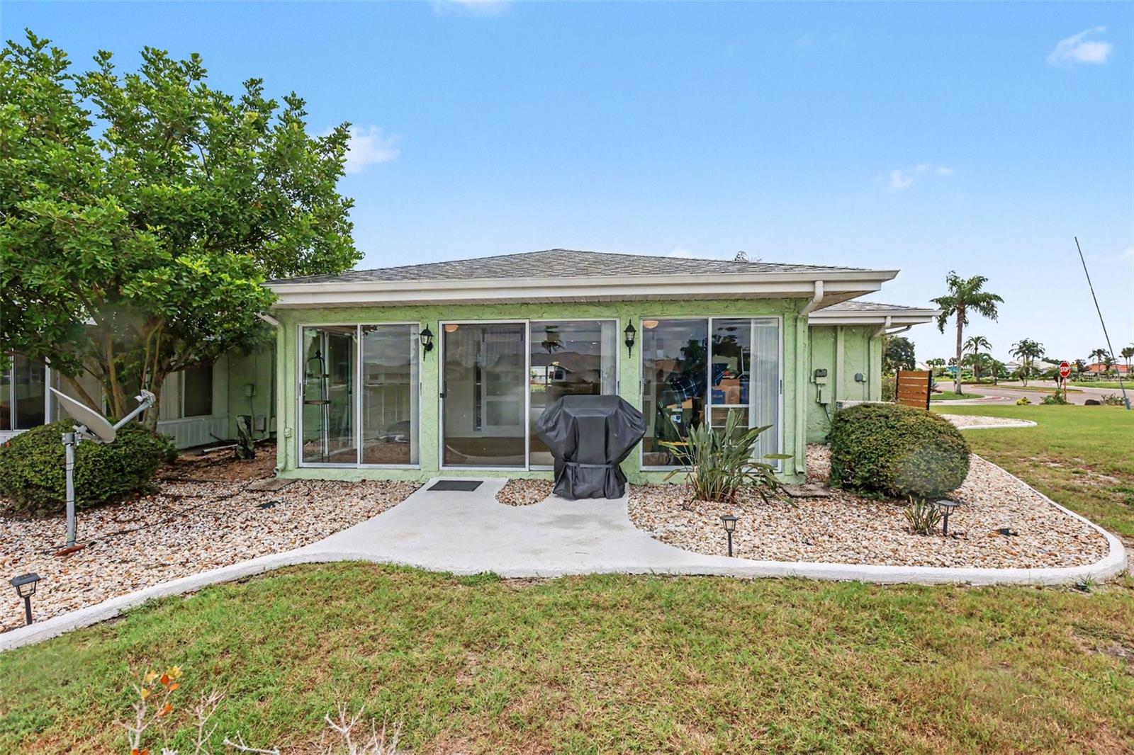385 CLUB MANOR DR — photo 32