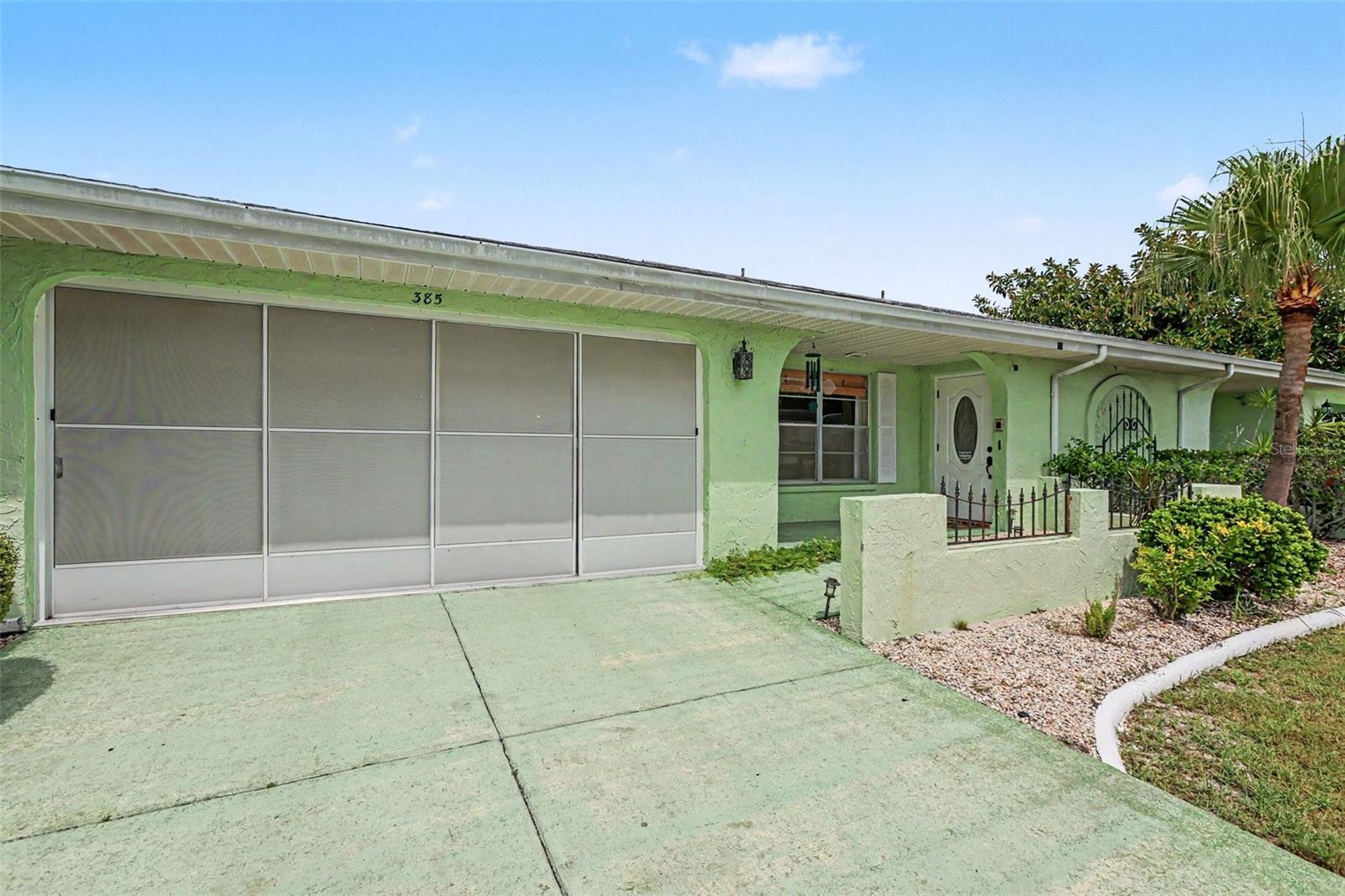 385 CLUB MANOR DR — photo 7