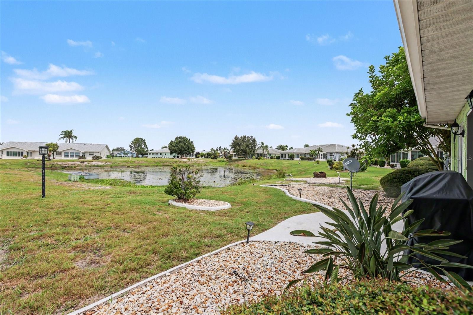 385 CLUB MANOR DR — photo 5