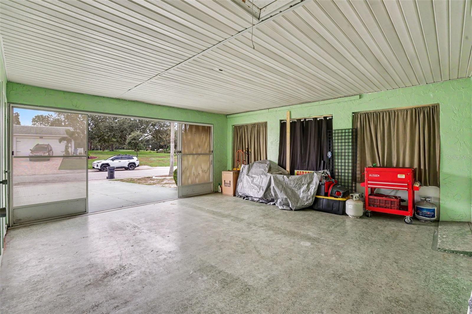 385 CLUB MANOR DR — photo 24