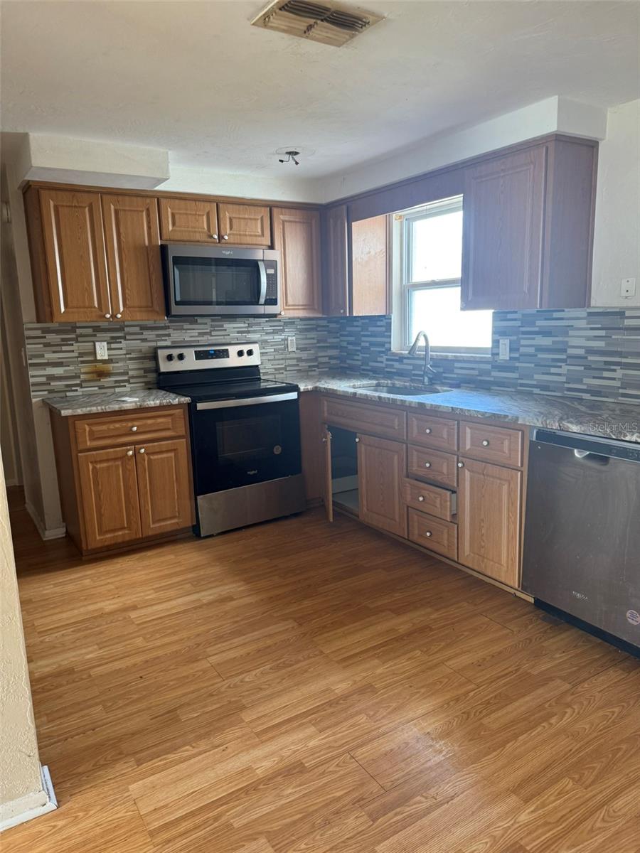4640 TROPICAL LN — photo 10