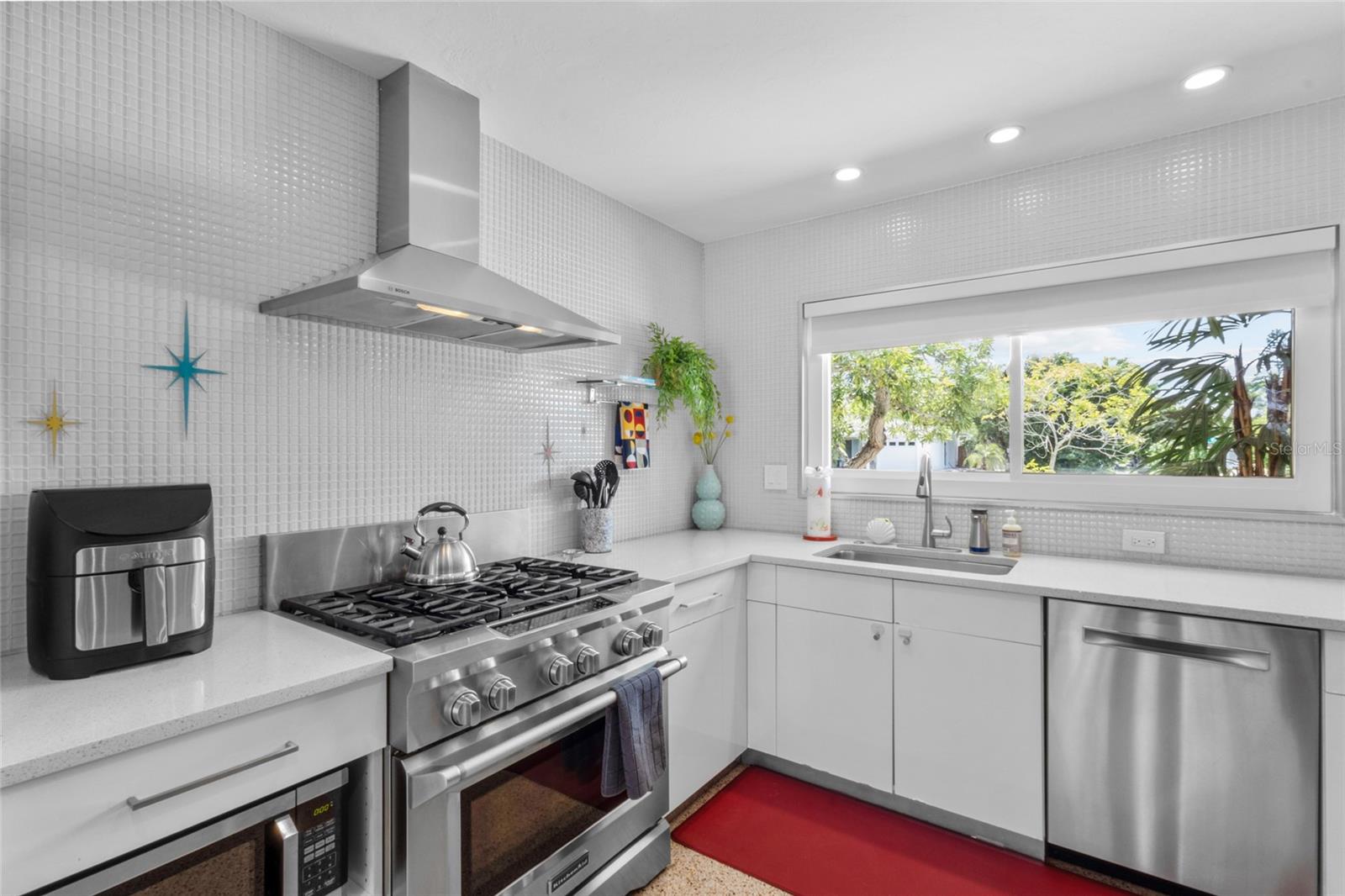 7739 WESTMORELAND DR — photo 9
