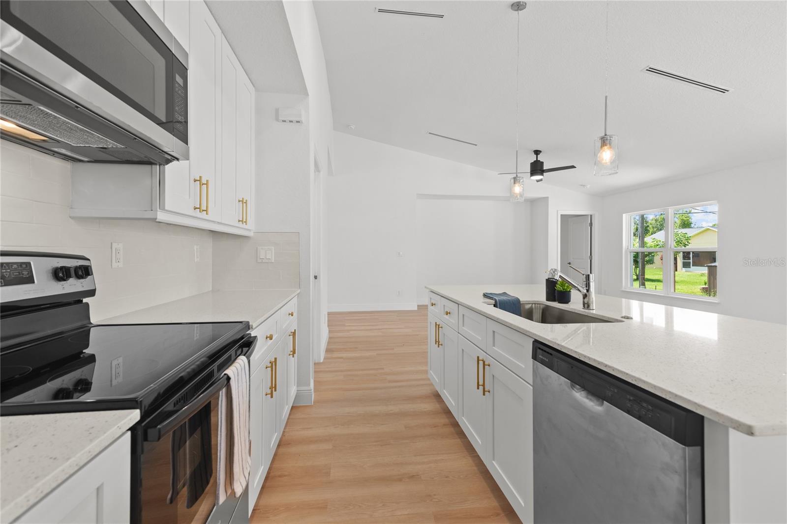 4097 HONEYBEE ST — photo 5