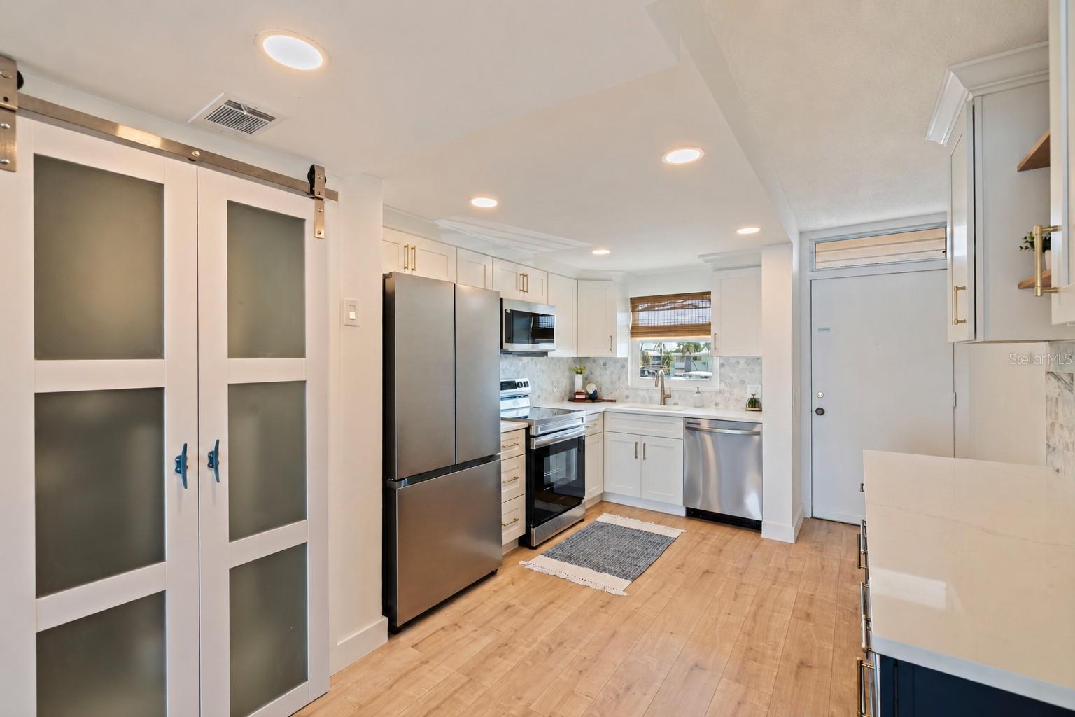 1847 SHORE DR S #202 — photo 3