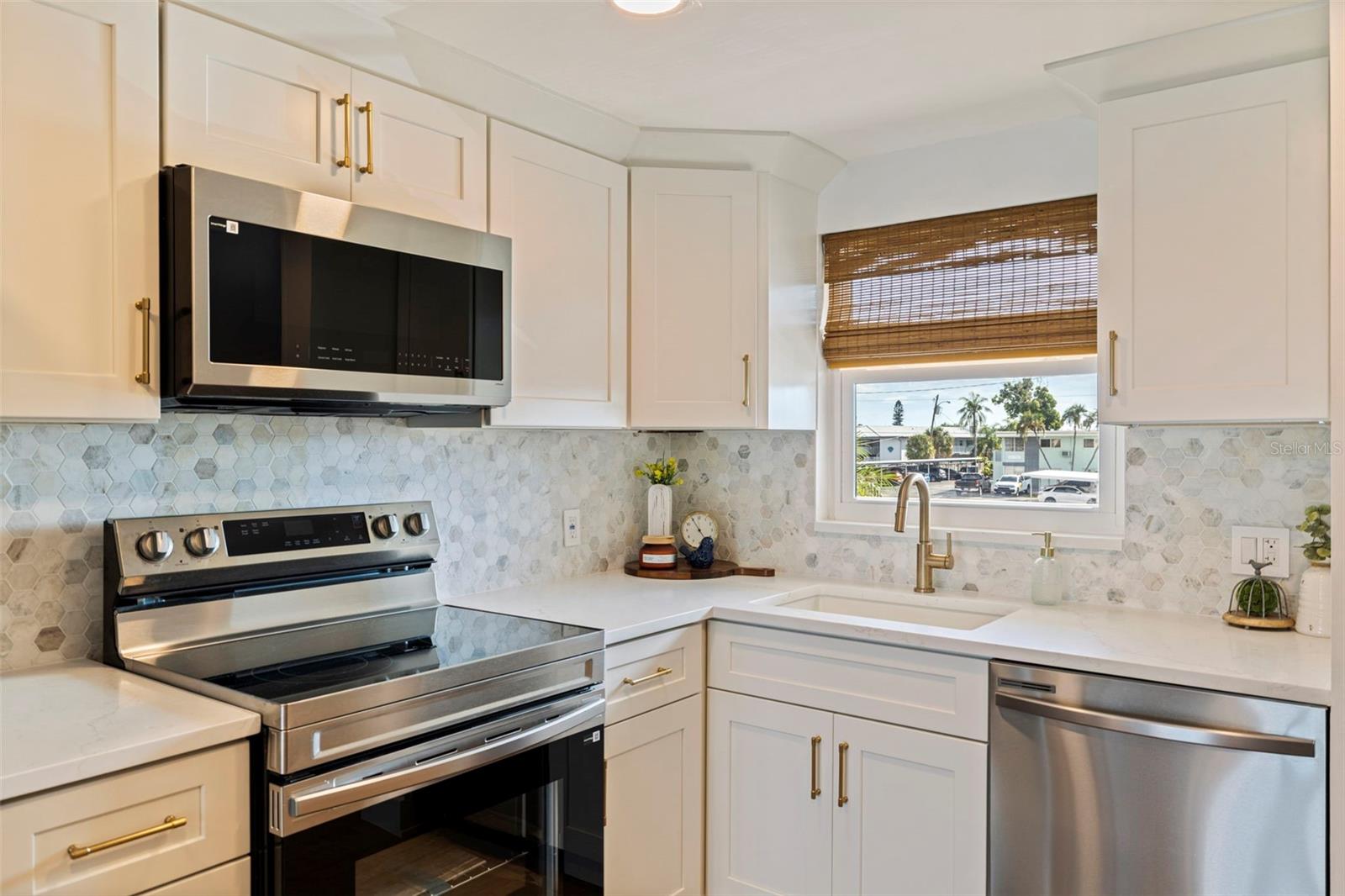 1847 SHORE DR S #202 — photo 2