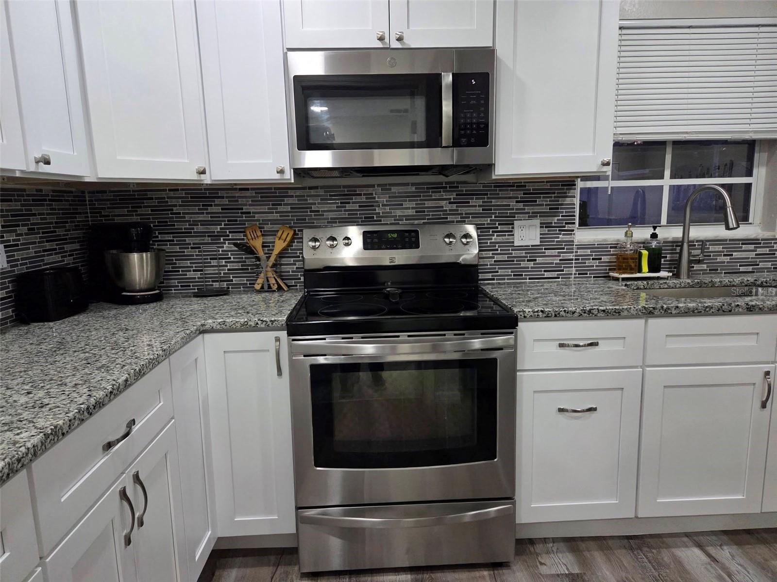 8024 CANDLEWOODE DR — photo 2