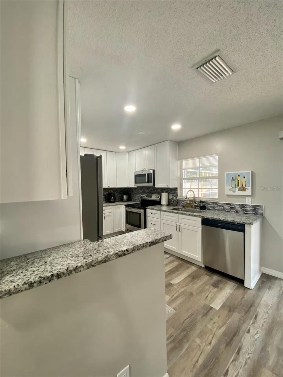 8024 CANDLEWOODE DR — photo 32