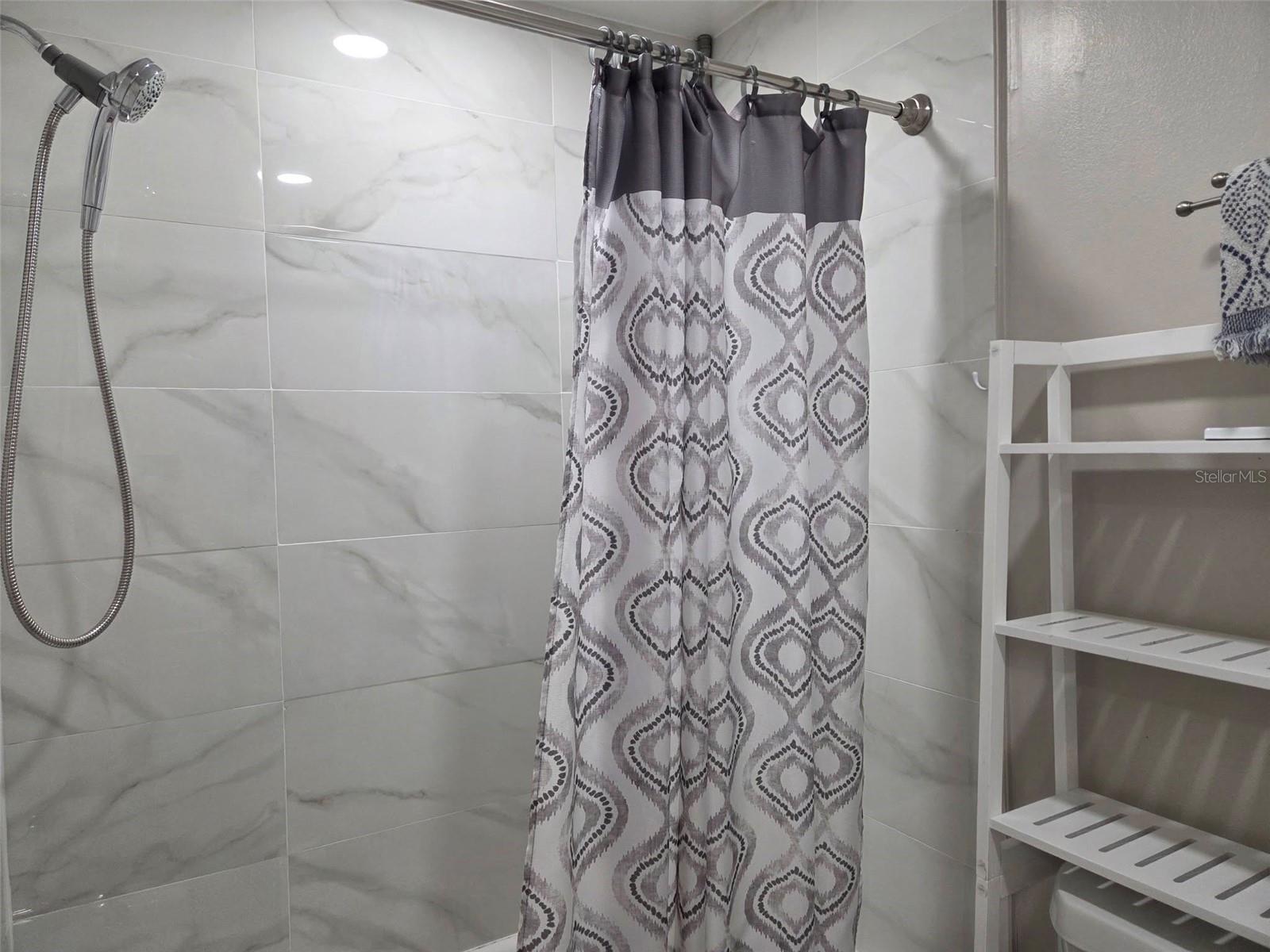 8024 CANDLEWOODE DR — photo 17