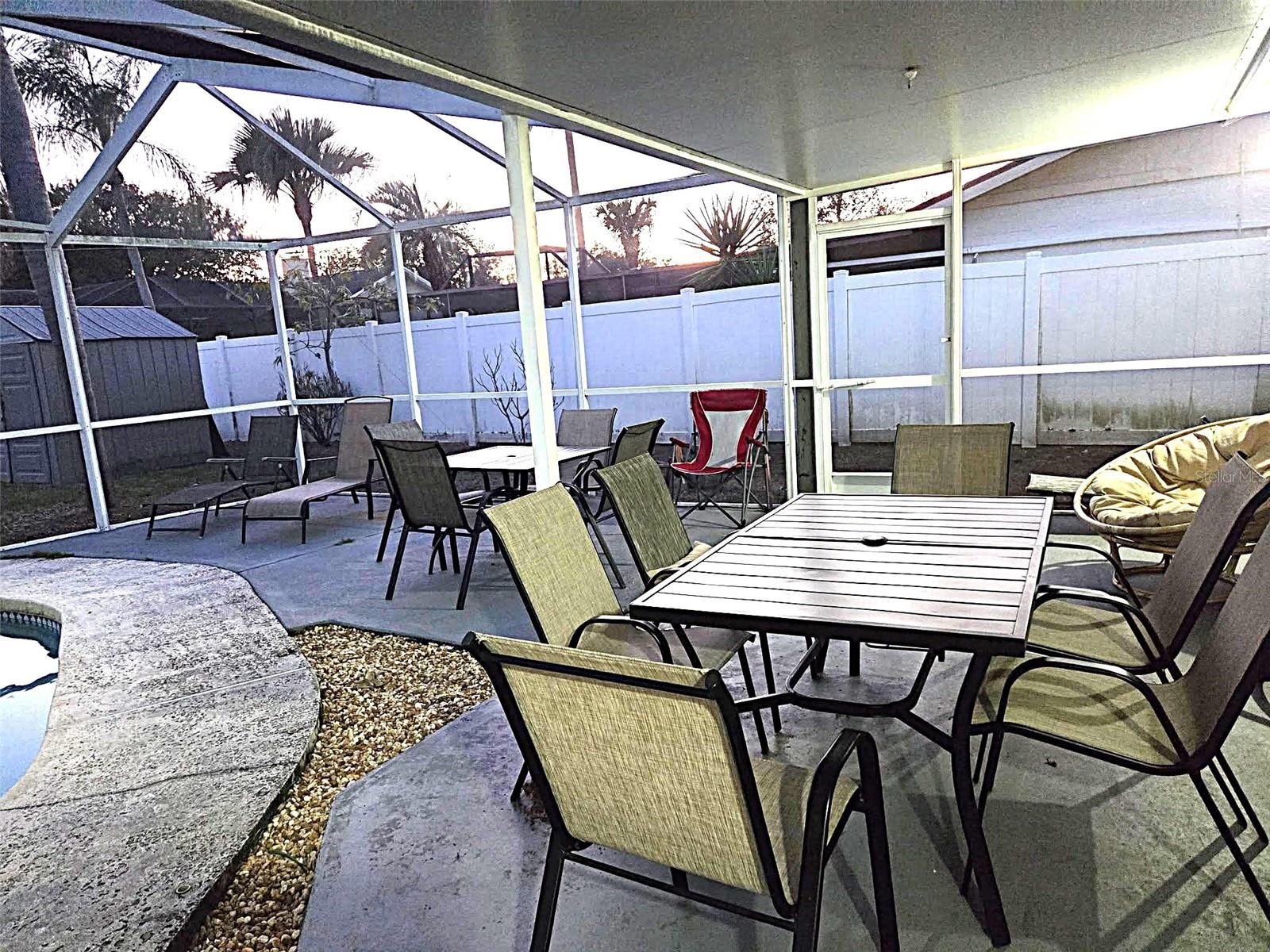 8024 CANDLEWOODE DR — photo 38