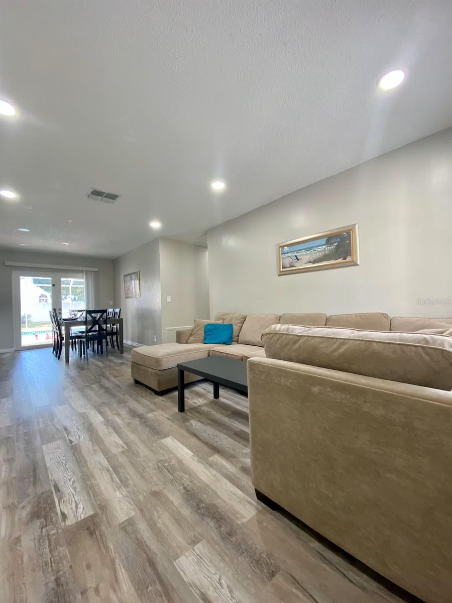 8024 CANDLEWOODE DR — photo 34