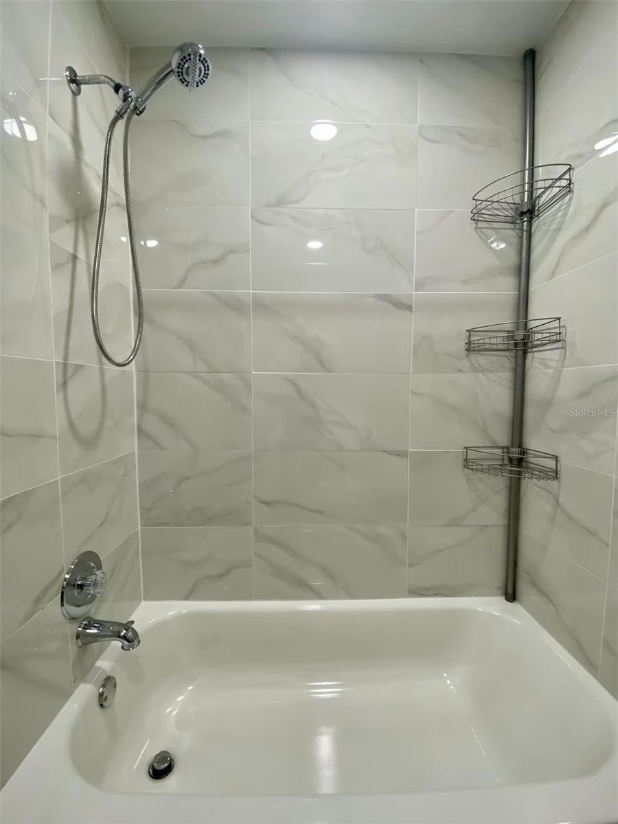 8024 CANDLEWOODE DR — photo 28