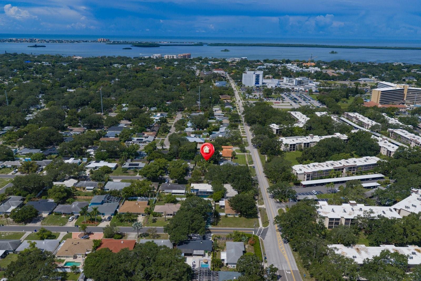 786 MANOR DR W — photo 28