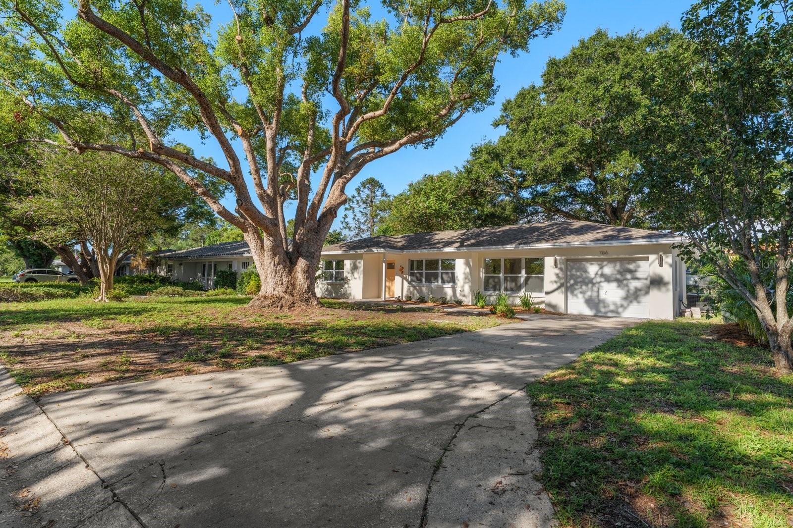 786 MANOR DR W — photo 27