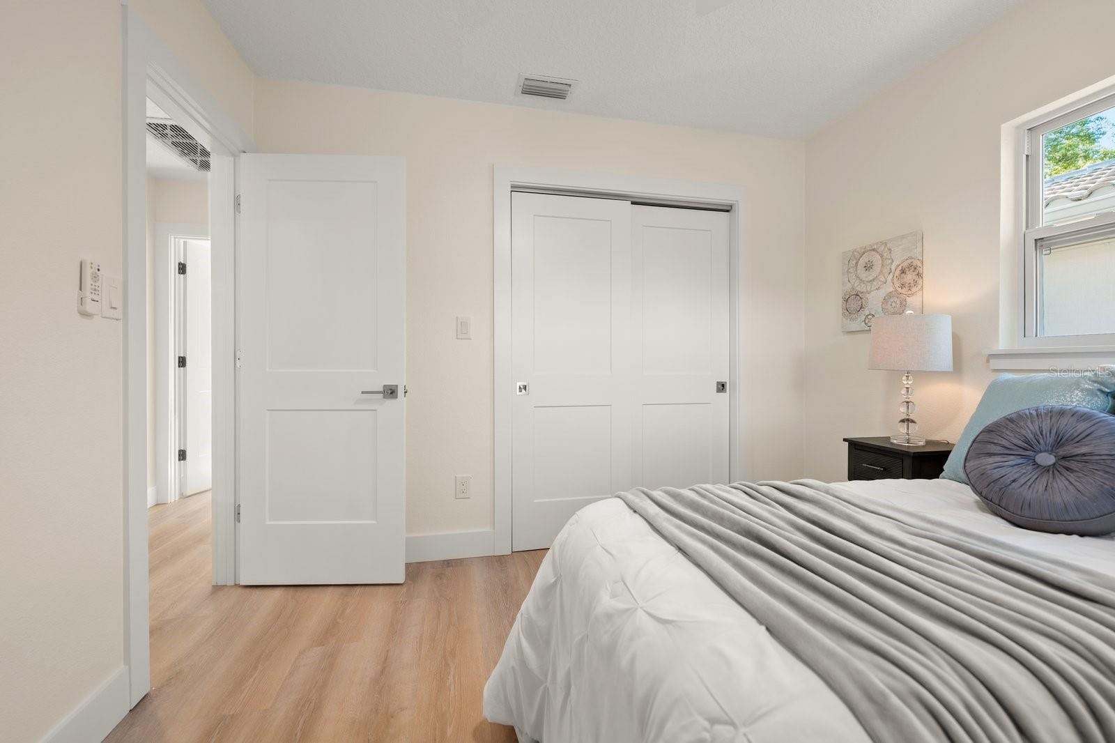 786 MANOR DR W — photo 22