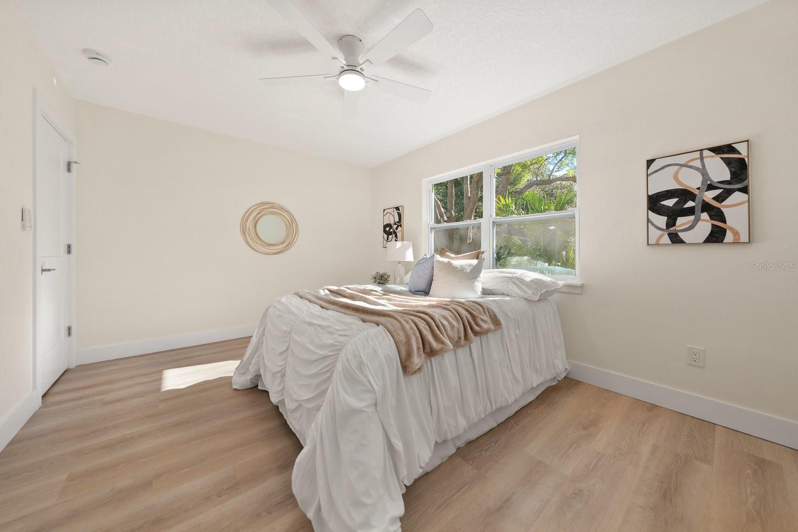 786 MANOR DR W — photo 16