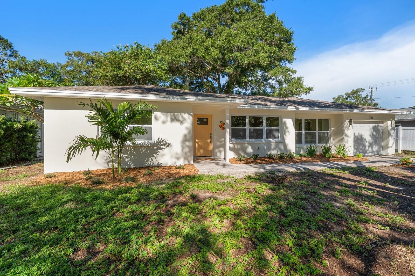 786 MANOR DR W — photo 2
