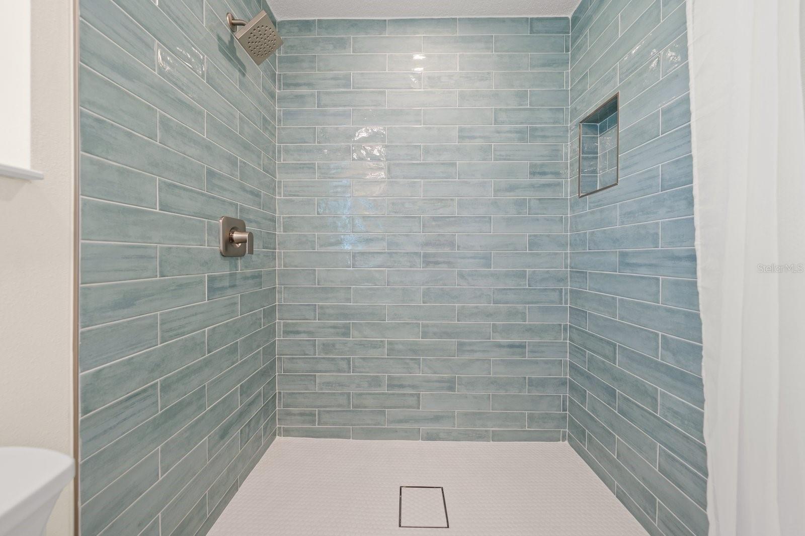 786 MANOR DR W — photo 13
