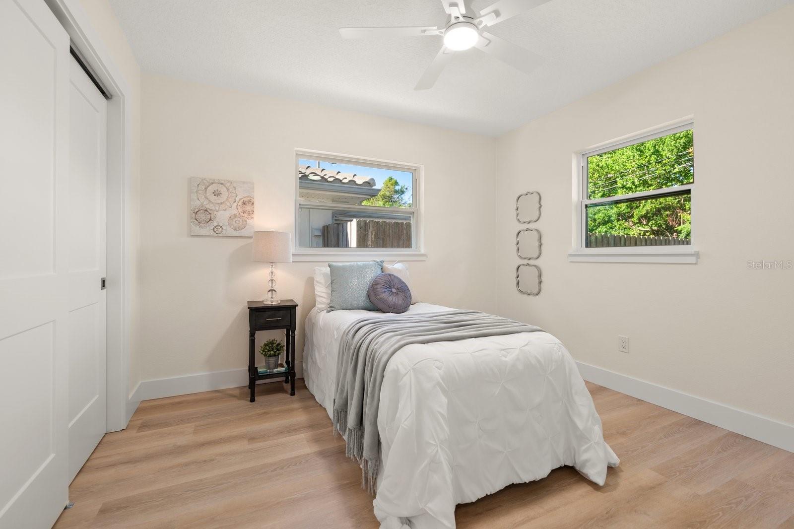 786 MANOR DR W — photo 21
