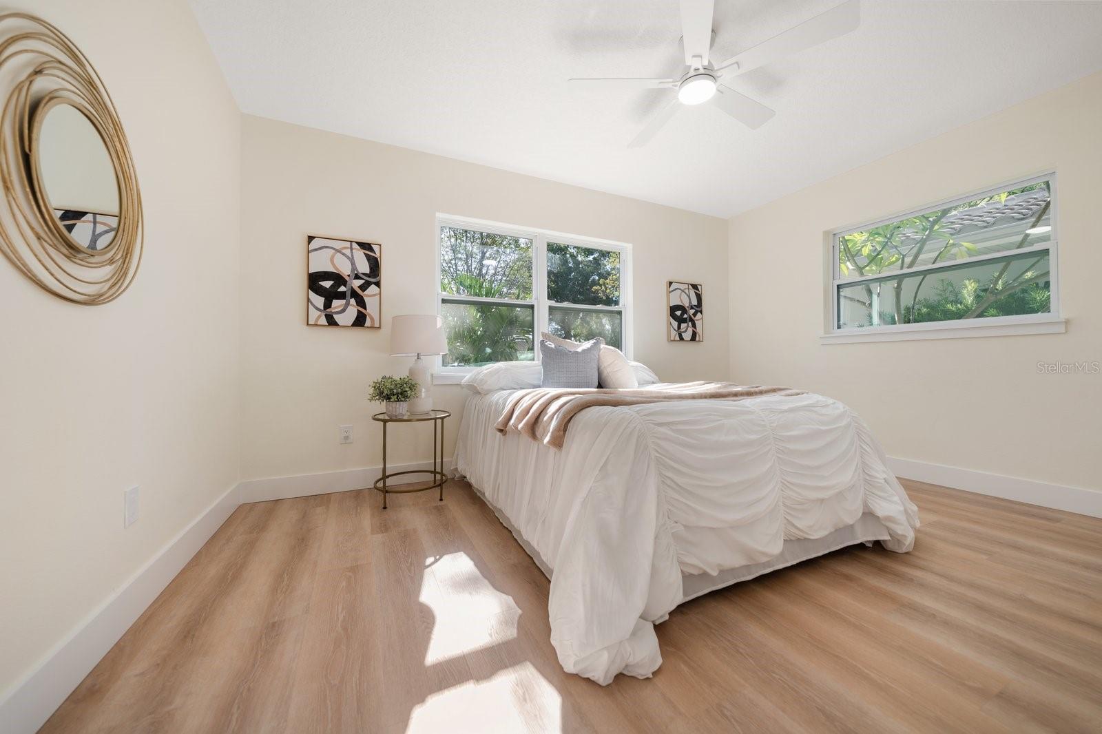 786 MANOR DR W — photo 15